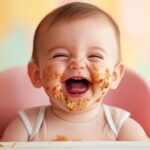 bambino alla scoperta degli alimenti durante lo svezzamento