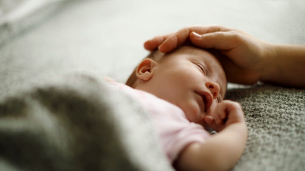 neonato che dorme